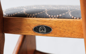 オールドマルニとも呼ばれている1952年から使用されたマルニ木工の製品に付いているロゴマーク
